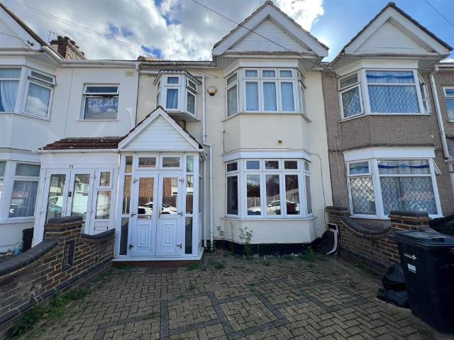 Overton Drive, Romford Studio to rent £998 pcm £230 pw