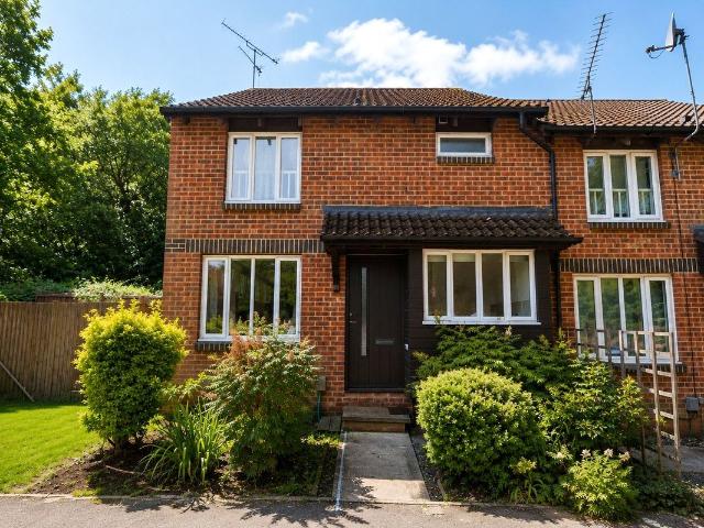 Overthorpe Close, Knaphill, Woking, Surrey GU21, 1 bed end terrace house to rent, £1,250 pcm | PrimeLocation