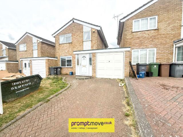 Oving Close, Luton LU2, 3 bed property to rent, £1,750 pcm | PrimeLocation