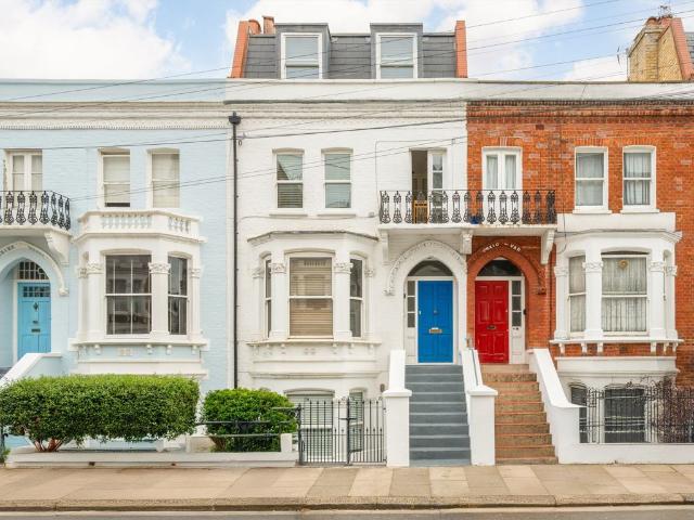 Oxberry Avenue, Fulham SW6, 2 bed flat to rent, £2,400 pcm | PrimeLocation