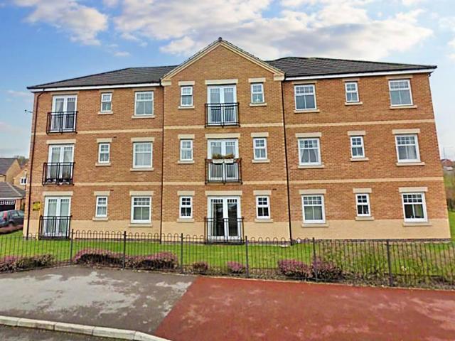 Oxclose Park Gardens, Halfway. 2 bed apartment to rent £795 pcm £183 pw