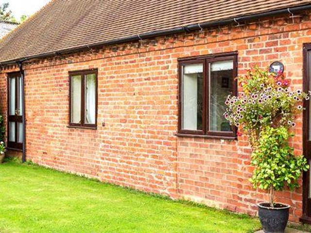 Oxen Cottage, Berry Lane, Bromsgrove 2 bed barn conversion to rent £1,195 pcm £276 pw
