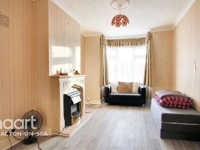 Oxford Crescent 2 bed end of terrace house to rent £1,200 pcm £277 pw