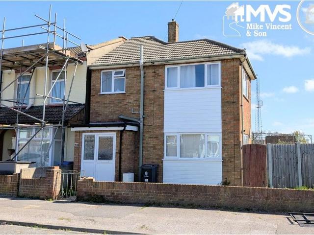 Oxford Crescent, Clacton on Sea 2 bed detached house to rent £1,150 pcm £265 pw