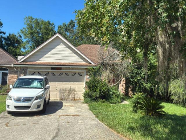 Oxford Crest Dr