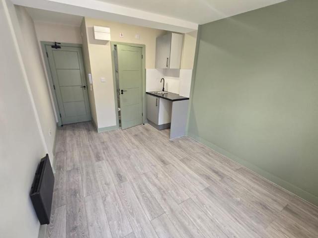 Oxford Gardens, Uxbridge, UB9 6 bed house to rent £5,100 pcm £1,177 pw