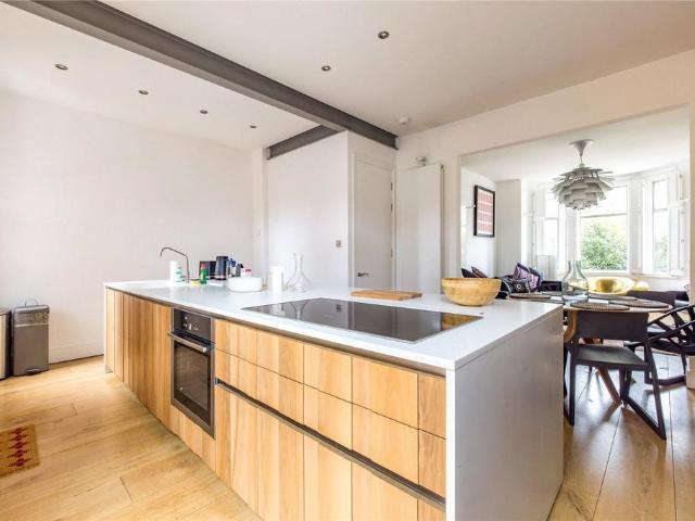 Oxford Gardens Primary School, Oxford Gardens, London, W10 6NF, United Kingdom | 4 bed duplex for rent #136960011 | Rentberry