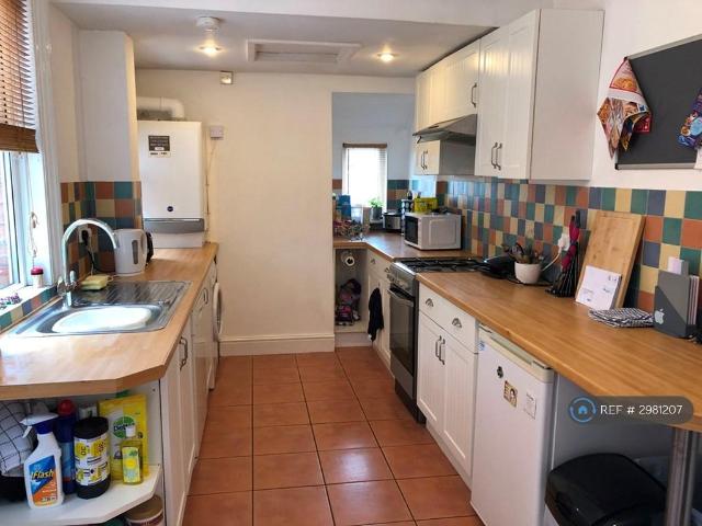 Oxford Gardens, Stafford, ST16 3 bed terraced house to rent £529 pcm £122 pw