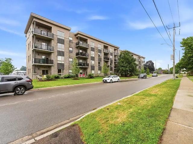 Oxford Haus Apartments