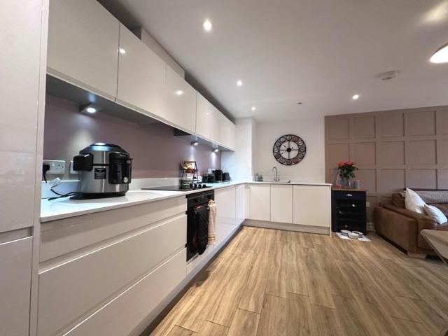 Oxford Heights, Southampton. 1 bed flat to rent £1,100 pcm £254 pw