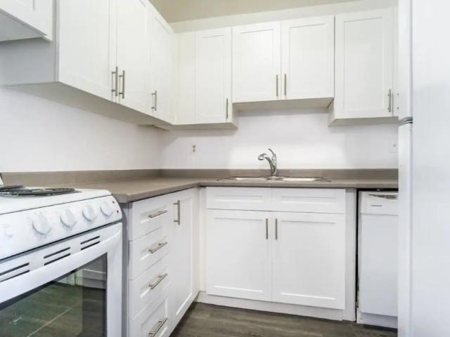 Oxford Square — 2 Bedroom available at 727 769 Second Street, London