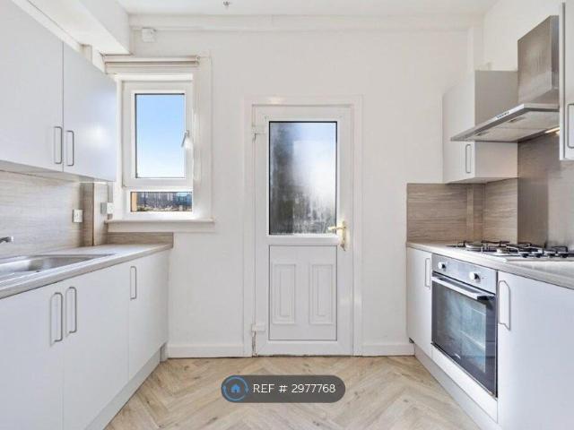Oxford St, Coatbridge ML5, 2 bed flat to rent, £850 pcm | PrimeLocation