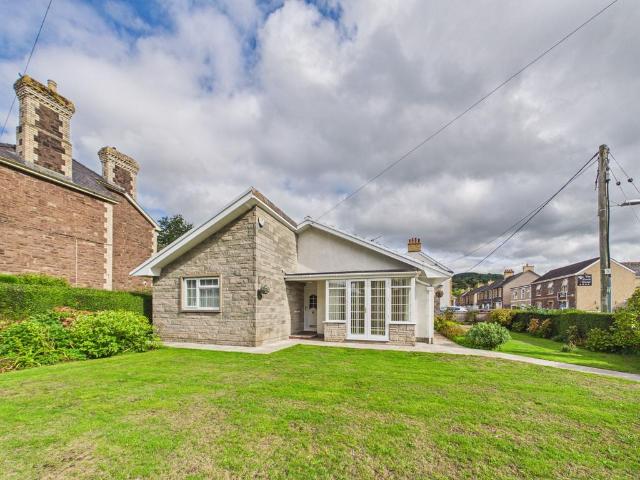 Oxford Street, Abergavenny, NP7 2 bed detached bungalow to rent £1,500 pcm £346 pw