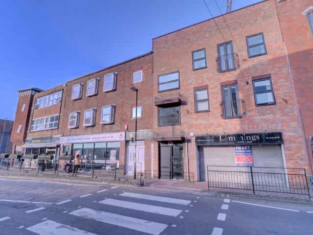Oxford Street, Buckinghamshire HP11 2 bed apartment to rent £1,300 pcm £300 pw