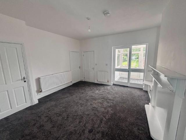 Oxford Street, Coalville, LE67