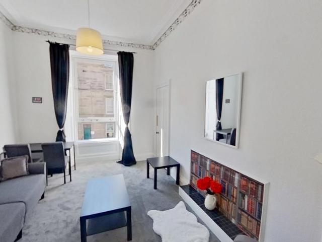 Oxford Street, Edinburgh, EH8 1 bed flat to rent £1,195 pcm £276 pw