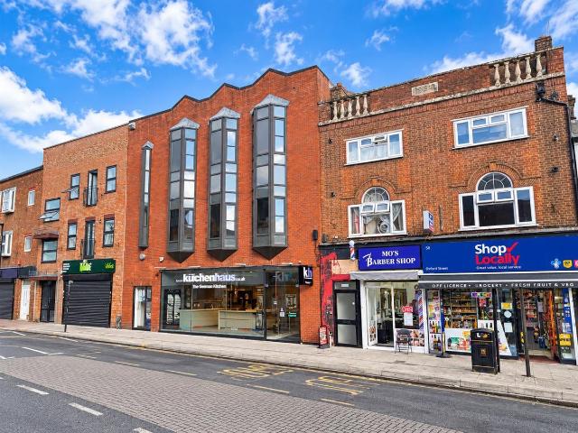Oxford Street, High Wycombe HP11, 1 bed flat to rent, £950 pcm | PrimeLocation