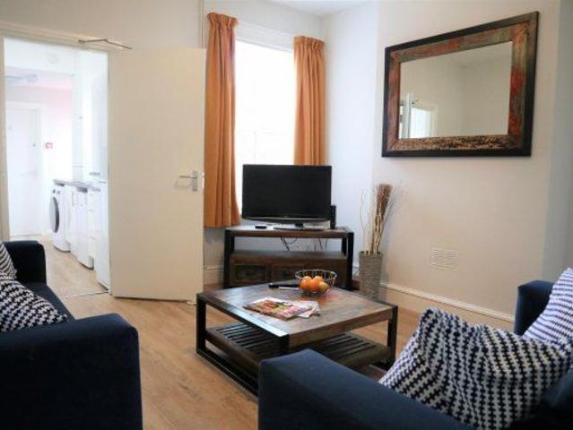 Oxford Street, Loughborough, Leicestershire LE11, 5 bed shared accommodation to rent, £563 pppm | PrimeLocation