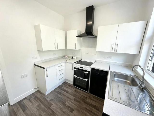 Oxford Street, Stairfoot, S71 2 bed terraced house to rent £800 pcm £185 pw