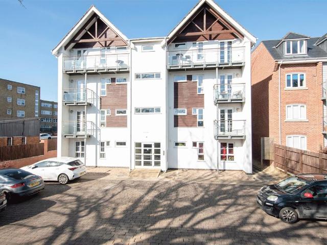 Oxford Street, Wellingborough NN8, 2 bed flat to rent, £950 pcm | PrimeLocation