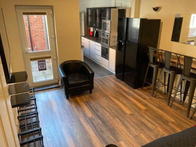 Oxford Street 6 bed house share to rent £3,900 pcm £900 pw