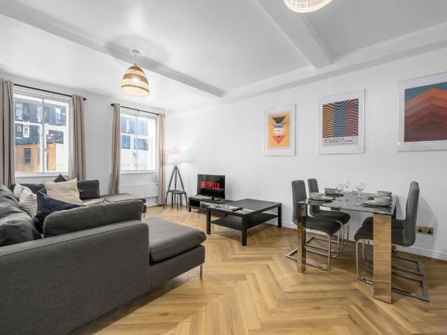 Oxford Place, 7 Oxford Road, Manchester, Lancs M1, 3 bed flat to rent, £2,250 pcm | PrimeLocation
