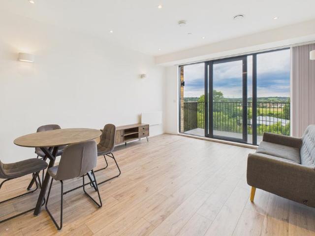 Oxford Road, Uxbridge UB8, 2 bed flat to rent, £1,800 pcm | PrimeLocation