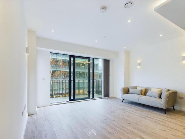 Oxford Road, Uxbridge UB8, 2 bed flat to rent, £1,800 pcm | PrimeLocation