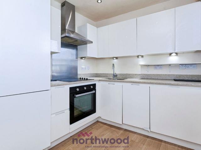 Oxford Road, Windsor SL4, 2 bed flat to rent, £1,750 pcm | PrimeLocation