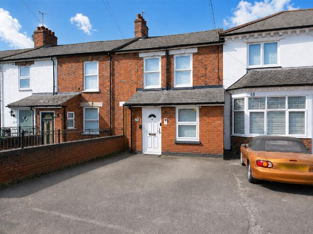 Oxford Road, Wokingham RG41, 2 bed flat to rent, £1,300 pcm | PrimeLocation