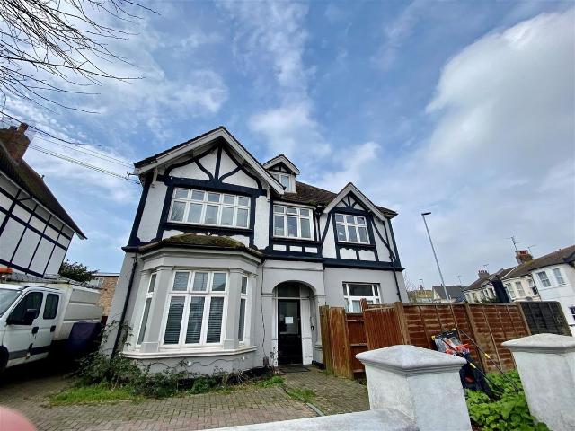 Oxford Road, Worthing BN11, 1 bed flat to rent, £950 pcm | PrimeLocation