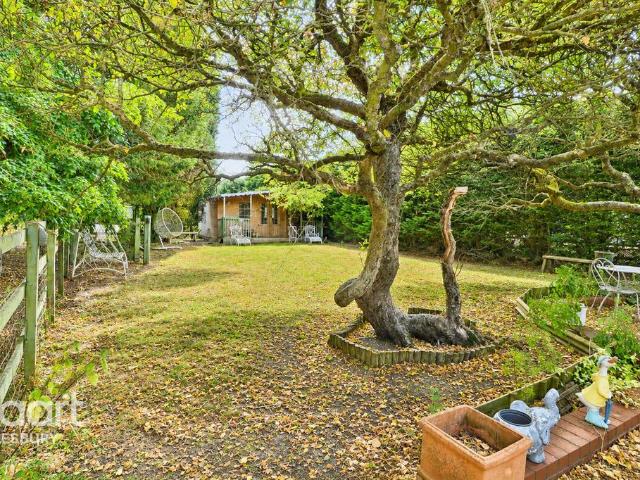 Oxford Road, AYLESBURY 2 bed cottage to rent £1,800 pcm £415 pw