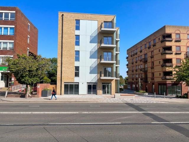 Oxford Road, Aylesbury, HP19 2 bed apartment to rent £1,350 pcm £312 pw