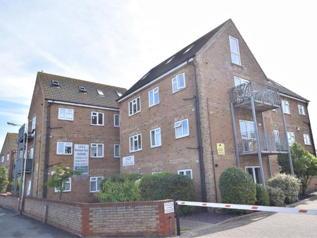 Oxford Road, Clacton on sea, CO15 3TB 2 bed flat to rent £950 pcm £219 pw