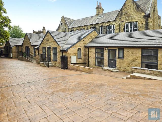 Oxford Road, Dewsbury, Kirklees WF13, 2 bed flat to rent, £1,050 pcm | PrimeLocation