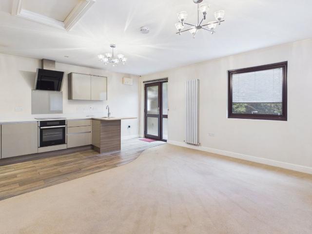 Oxford Road, Gerrards Cross, Buckinghamshire SL9, 1 bed flat to rent, £1,450 pcm | PrimeLocation