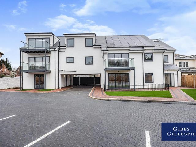 Oxford Road, Gerrards Cross, SL9 2 bed flat to rent £1,950 pcm £450 pw