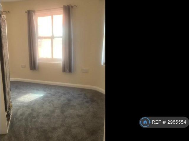 Oxford Road, High Wycombe, HP11 2 bed flat to rent £1,300 pcm £300 pw