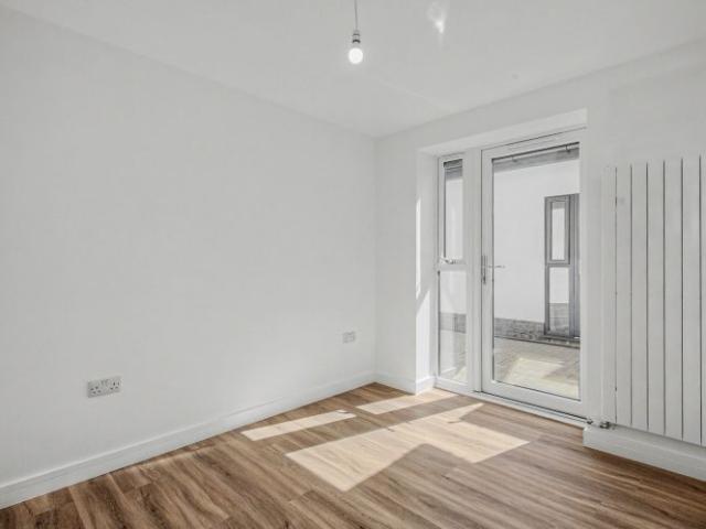 Oxford Road, Kidlington OX5, 1 bed flat to rent, £1,400 pcm | PrimeLocation