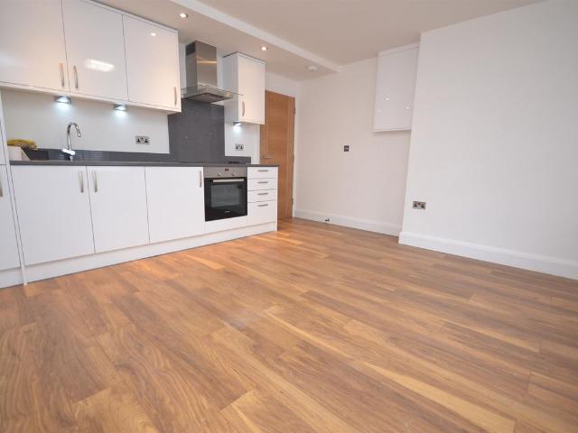 Oxford Road, Reading, Berkshire RG1, 2 bed flat to rent, £1,400 pcm | PrimeLocation