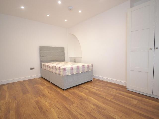 Oxford Road, Reading, Berkshire RG1, Studio to rent, £900 pcm | PrimeLocation