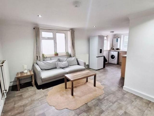 Oxford Road, Reading RG1, 3 bed flat to rent, £1,650 pcm | PrimeLocation