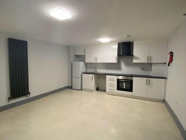 Oxford Road, Reading RG30, 2 bed flat to rent, £1,100 pcm | PrimeLocation