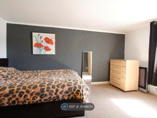 Oxford Road, Reading RG30, 2 bed flat to rent, £1,375 pcm | PrimeLocation