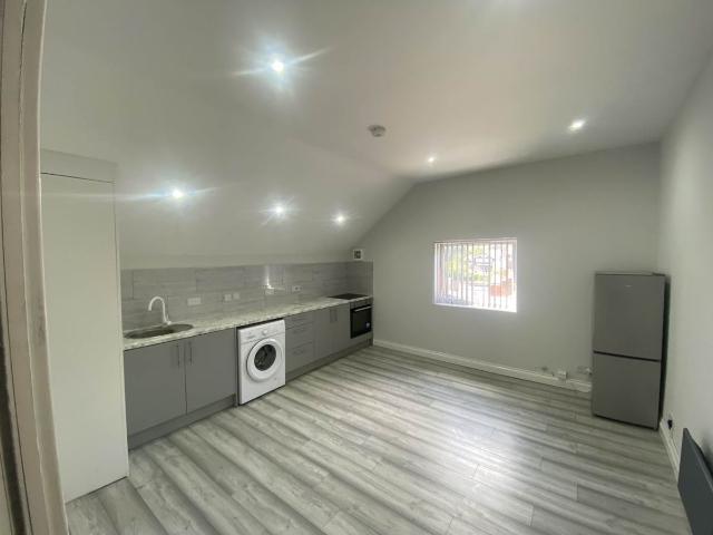 Oxford Road, Reading RG30, 4 bed flat to rent, £1,775 pcm | PrimeLocation