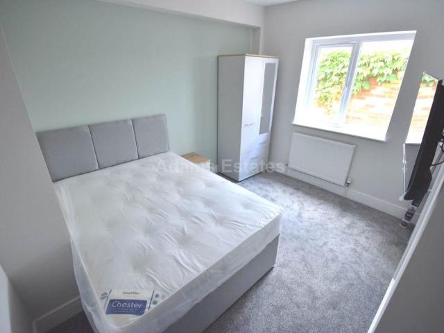 Oxford Road, Reading 1 bed in a house share to rent £725 pcm £167 pw