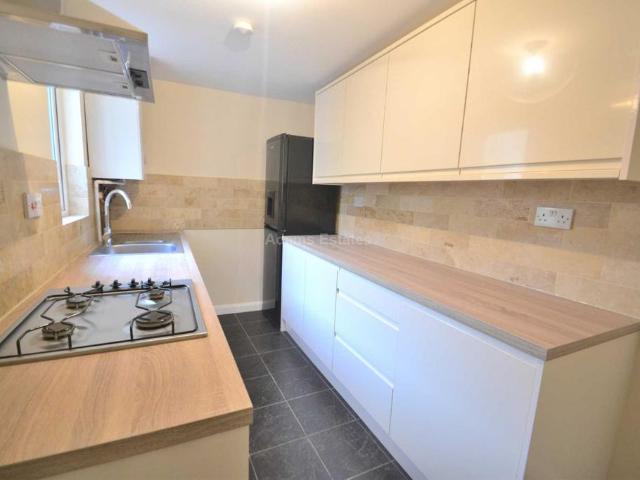 Oxford Road, Reading 3 bed end of terrace house to rent £1,600 pcm £369 pw