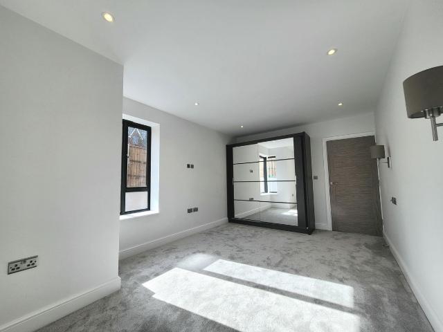 Oxhey Road, Watford WD19, 2 bed flat to rent, £1,950 pcm | PrimeLocation