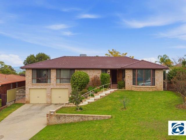 OXLEY VALE Spacious Living Family Home