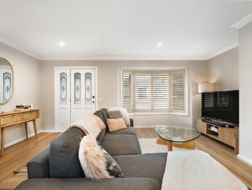 'Oxley Court' Stone Throw Distance From Bowral CBD Northerly Sun Filled Living